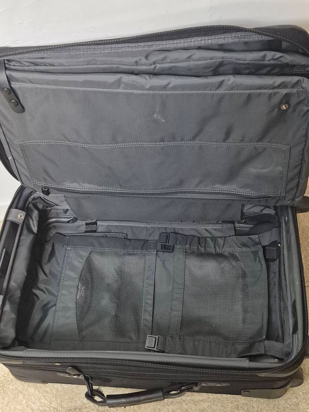 Briggs &Riley Baseline carry-on - Picture 10 of 11